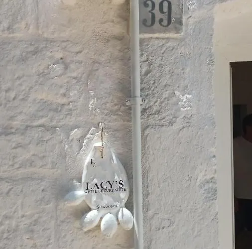 度假居 Lacy's Luxury 奥斯图尼